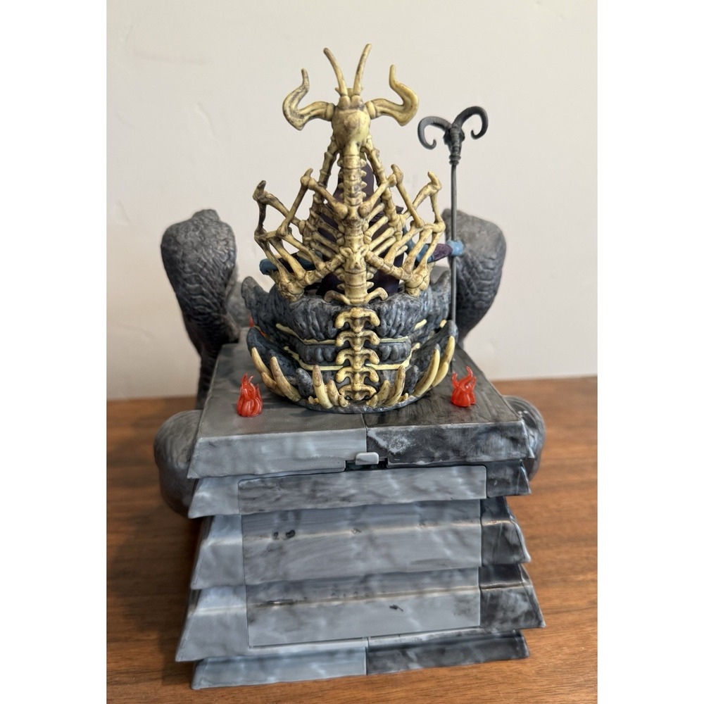 Masters of the Universe 85oz Skeletor's Throne He-Man LED Popcorn Bucket - NEW - Picture 3 of 8